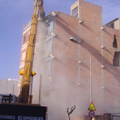 Derribo y demolición de un edificio