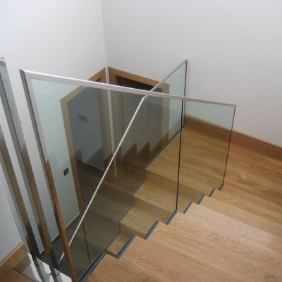 Barandillas de cristal para escaleras de interior