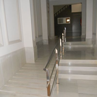 Tapar los peldaños y hacer una rampa