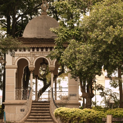 Cenadores de pilares de piedra 