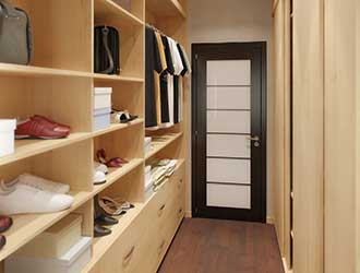 Vestidor en una habitación dedicada
